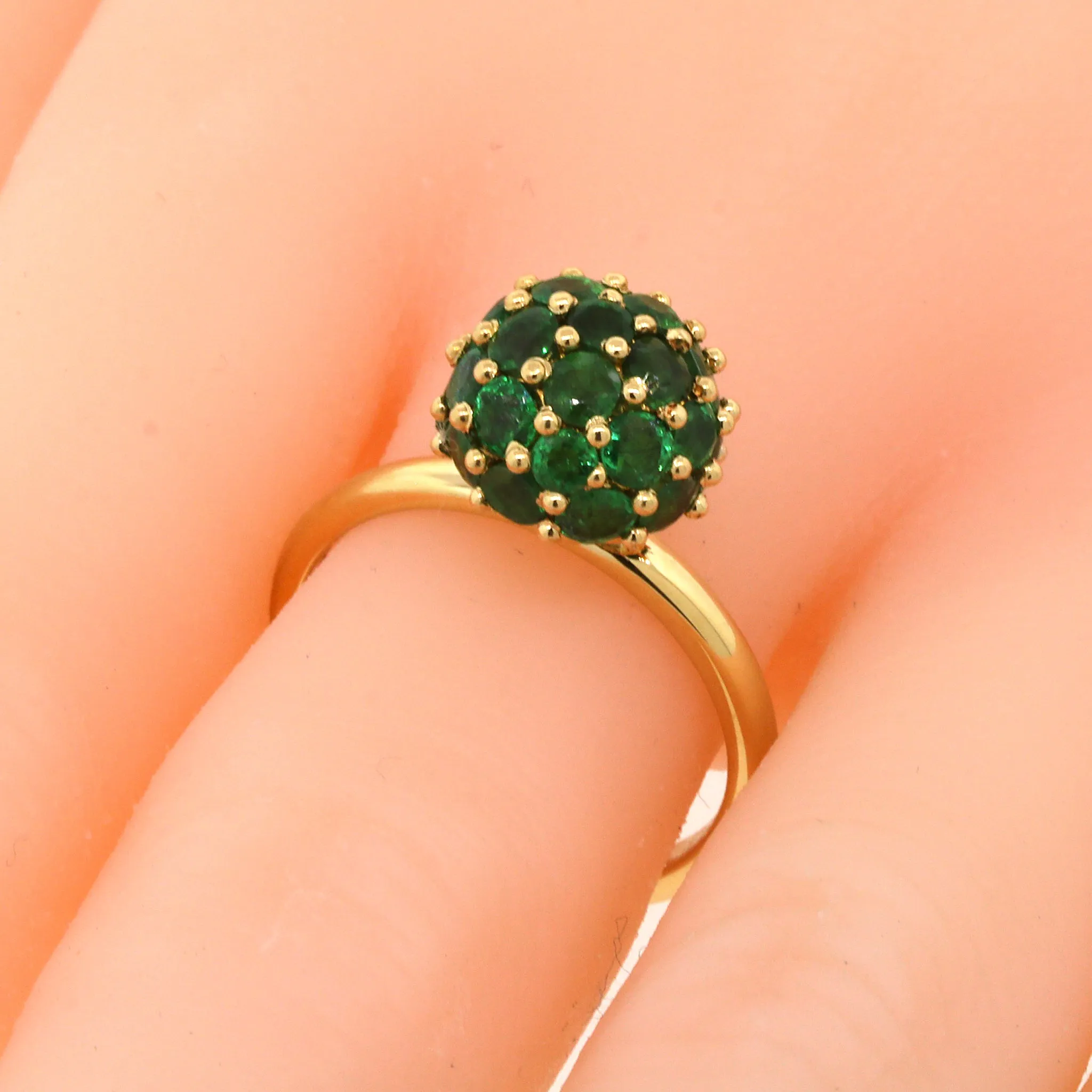 Emerald Ball Ring in 18k Gold